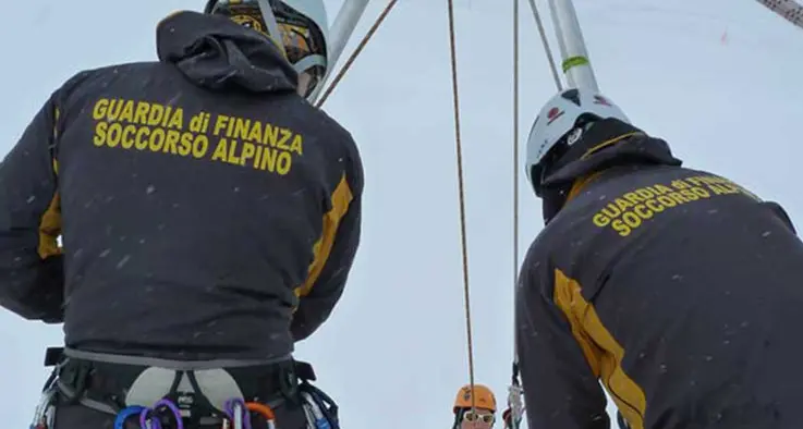 Cadore, perde i sensi e finisce a terra sbattendo il volto: il ferito è un 17enne di Ala