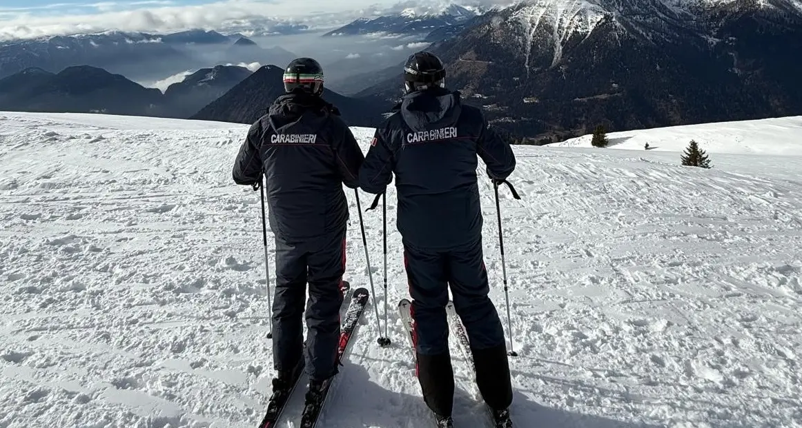 Carabinieri sulle piste, al Brocon dieci multe per sciatori che scendevano su piste chiuse