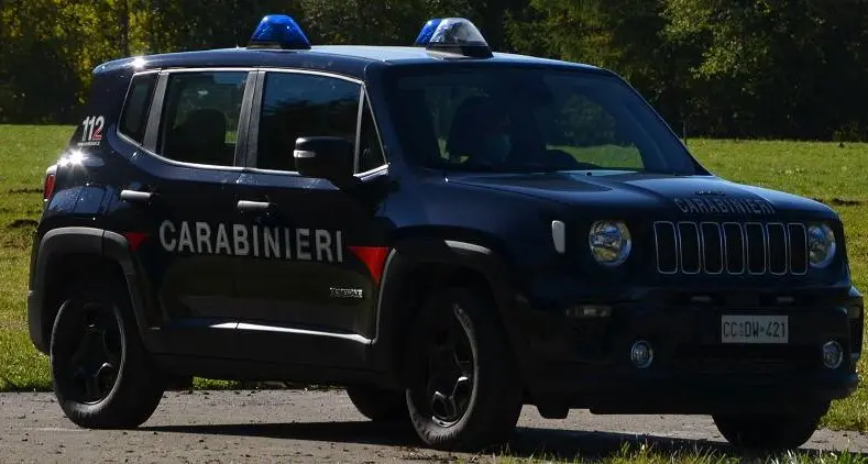 Causa un incidente e fugge, denunciato per omissione di soccorso