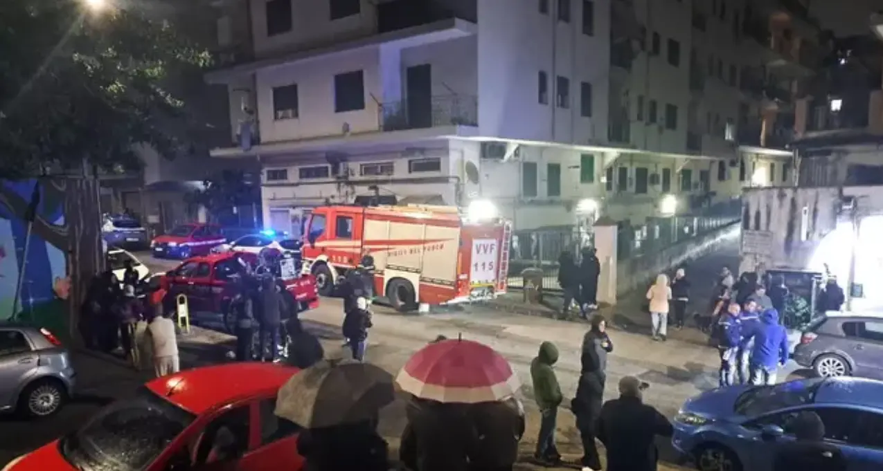 Forte scossa di terremoto avvertita a Napoli: una persona estratta viva dalle macerie