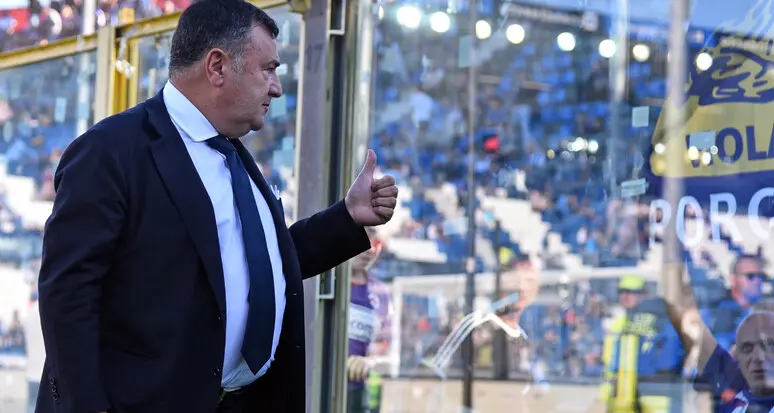 Fiorentina in angoscia: malore per il dirigente Joe Barone, partita con l’Atalanta rinviata