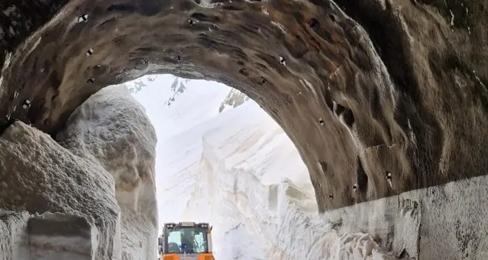 Riaperto Passo Rombo, ma ci sono cinque metri di neve fra la Val Passiria e l’Otztal