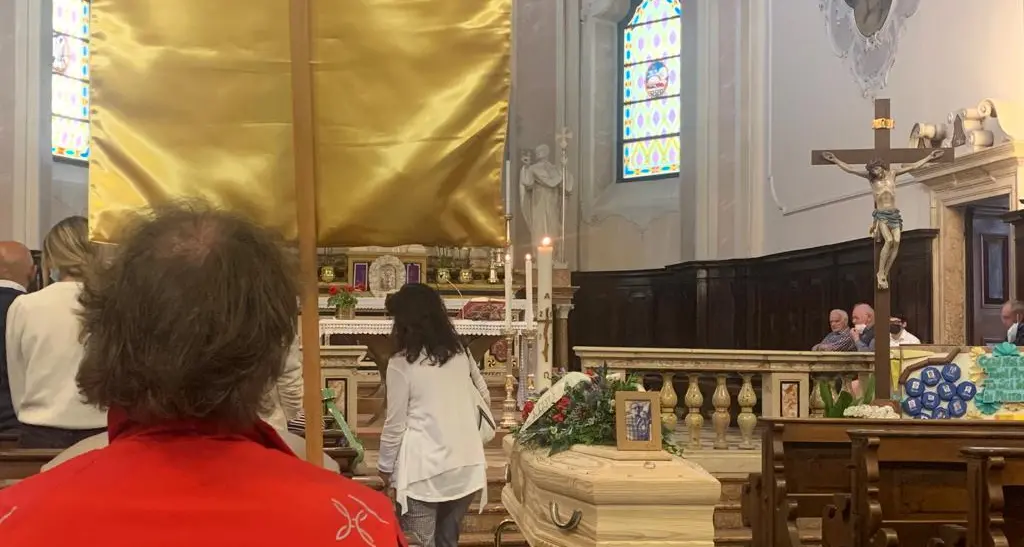 Pinzolo, il commosso addio ad Angiolino Binelli: «Sei stato un grande, hai coronato il tuo sogno»
