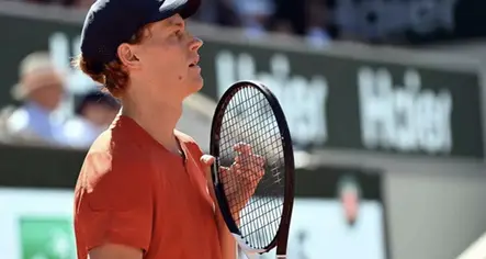 Sinner conclude in bellezza la sua marcia trionfale tedesca e vince a Halle il suo primo torneo sull’erba