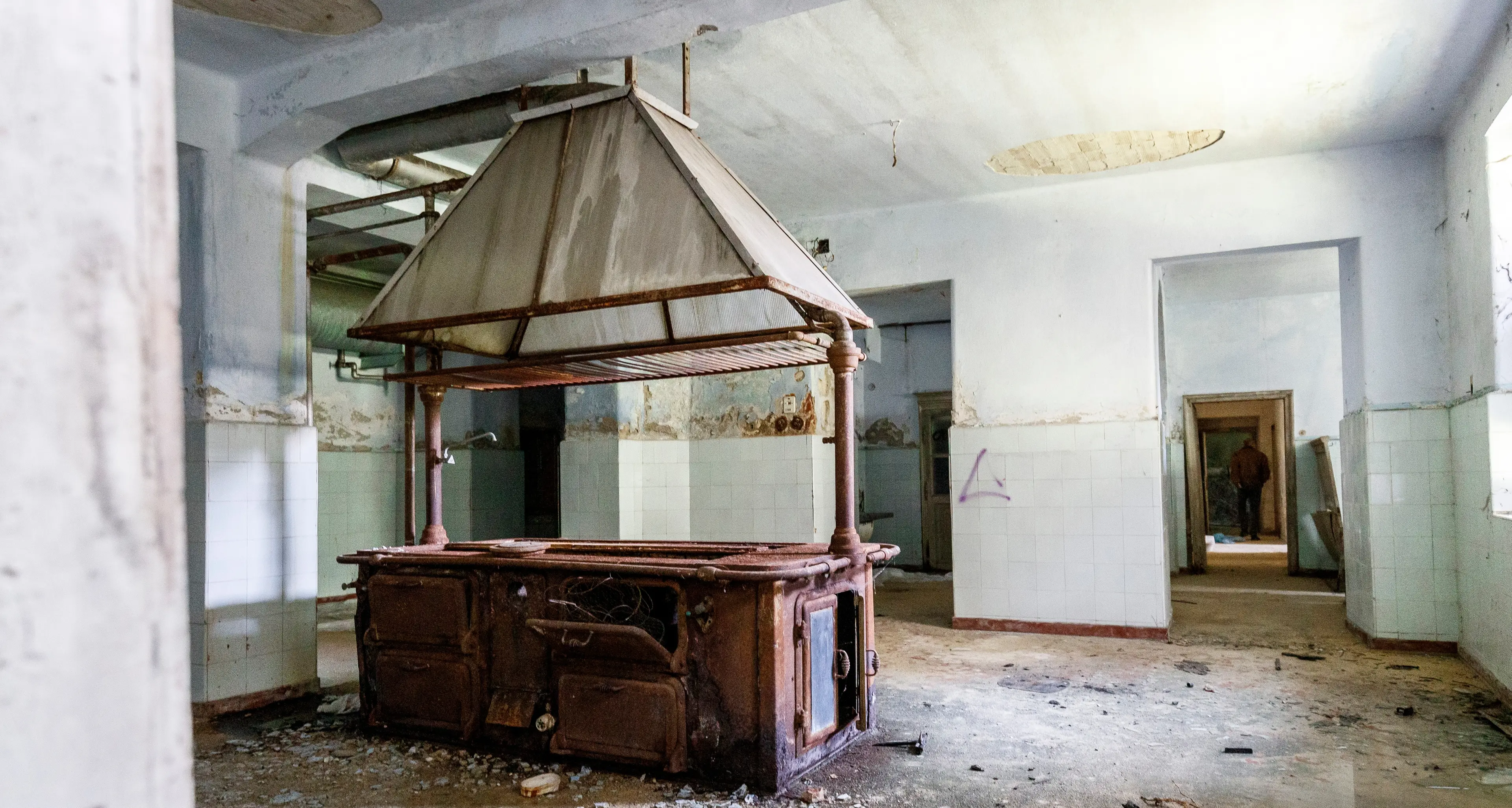 Arco, nuovo tetto a Villa Angerer (ma intanto i ladri si sono portati via quasi tutto)