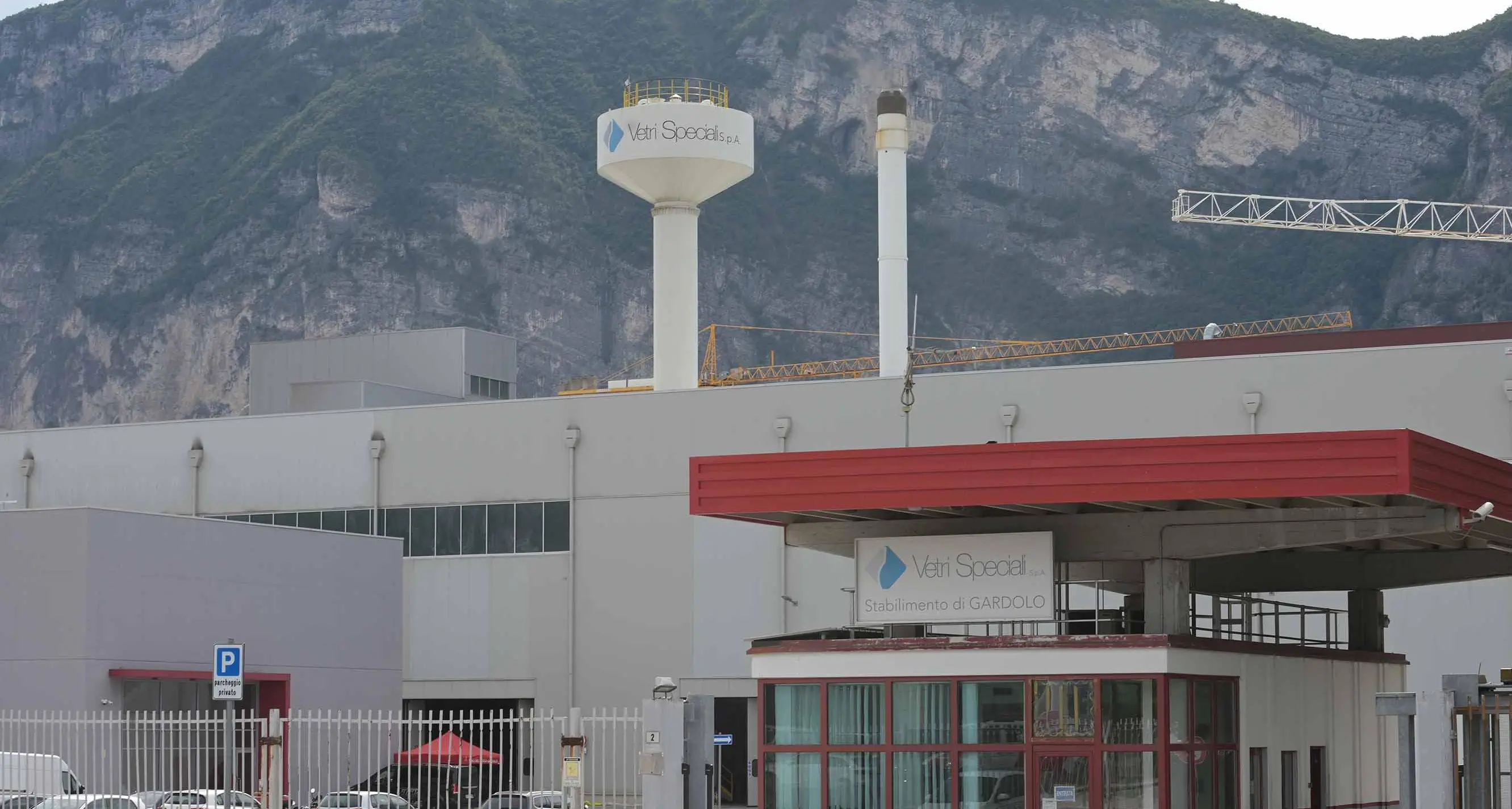 Vetri Speciali, un pool di banche per il finanziamento da 25 milioni, a Gardolo raddoppia la fabbrica