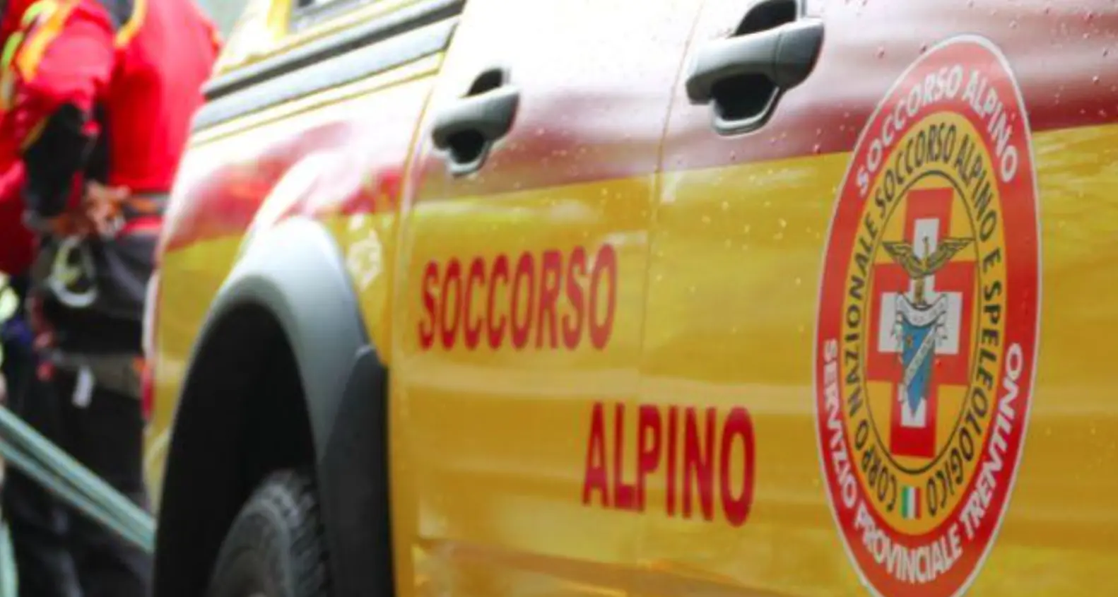 Il bambino si perde e finisce incrodato su un ghiaione: il grazie dei genitori a chi l'ha trovato e salvato