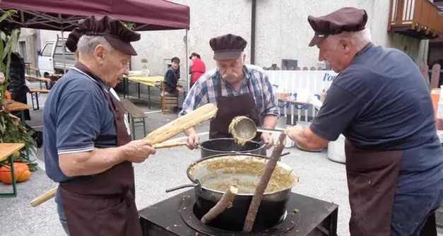 Storo, tutto pronto per lo spettacolare Festival della Polenta: dalla «carbonera» alla «macafana», una sagra dei sapori antichi