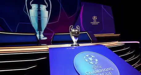 Sorteggio Champions, l'Inter trova Bayern e Barcellona nel girone; il Napoli Ajax e Liverpool, per il Milan il Chelsea e per la Juve il Psg