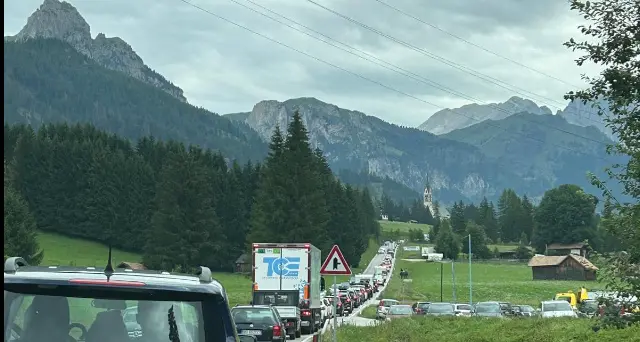 Transdolomites: traffico nelle valli dolomitiche, anche i residenti non ne possono più