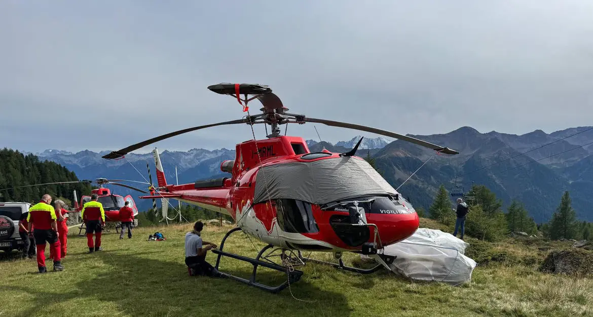 Val di Peio, atterraggio precauzionale per un elicottero H125