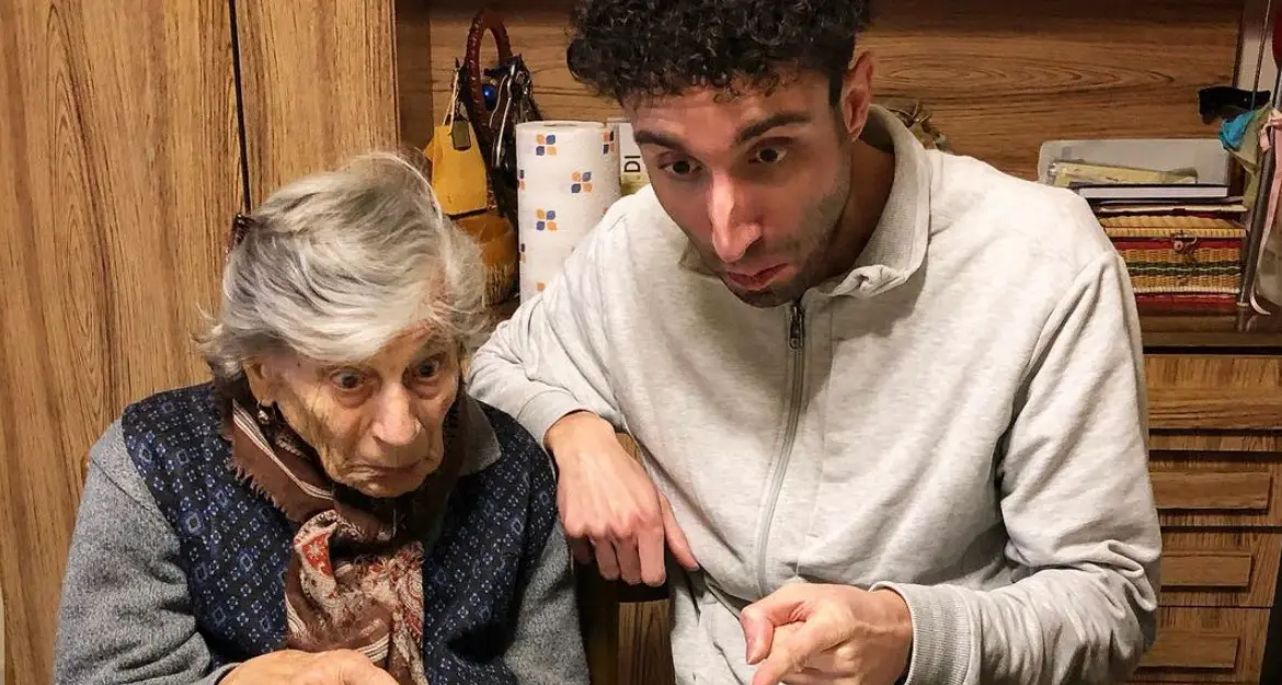 Cade vicino al caminetto: morta Nonna Giovanna star di Tiktok