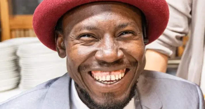 Addio a Salim, l'anima della sartoria sociale \"Officina de l'ùcia\": era arrivato dalla Guinea 7 anni fa