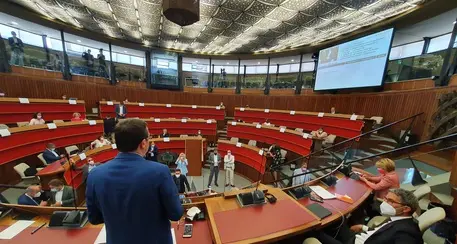Indennità d’oro ai consiglieri regionali, la rabbia dei sindacati: “Un’offesa ai lavoratori e pensionati”