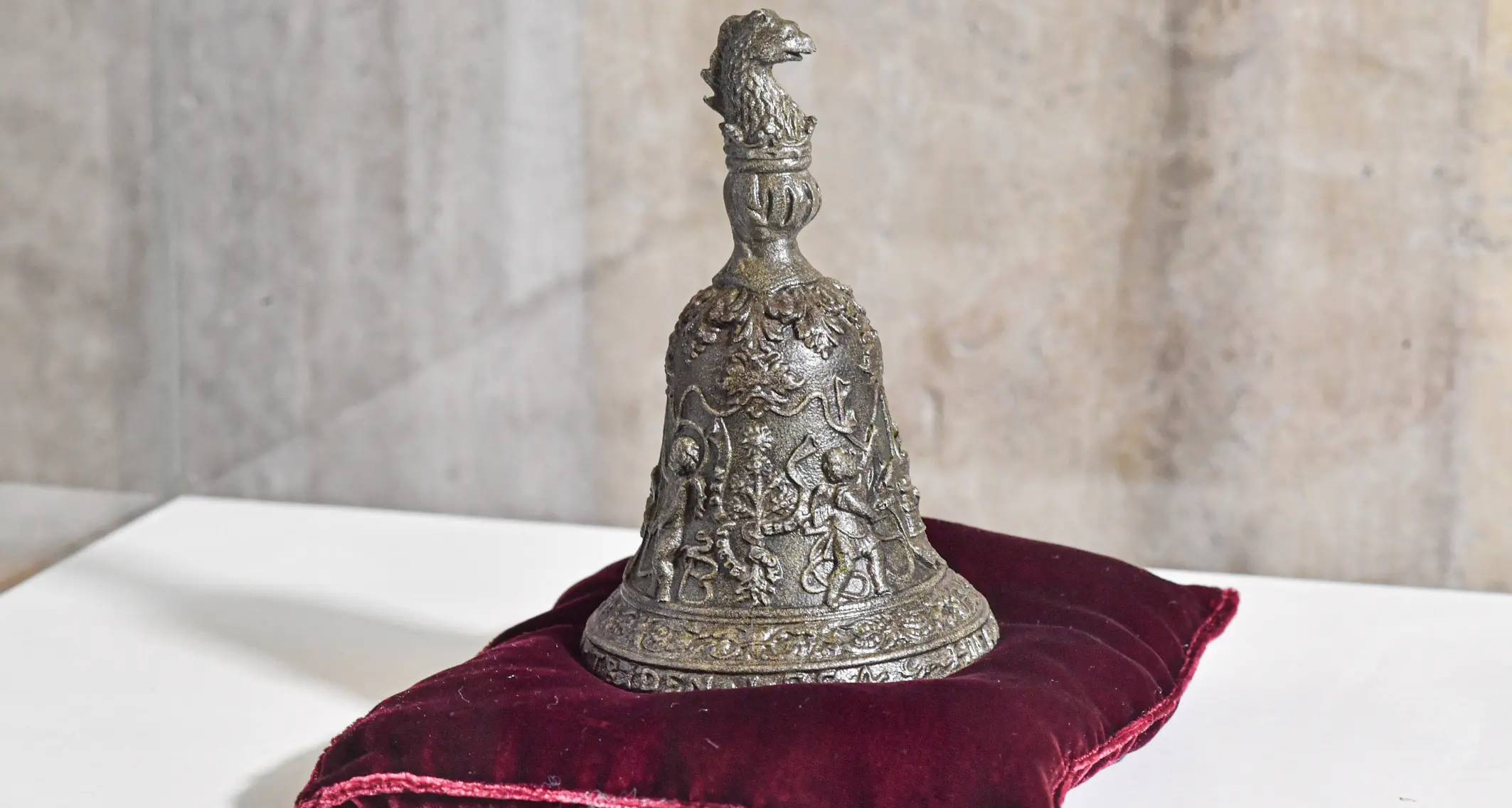 Palazzo Roccabruna, due gioielli rinascono per raccontare la storia antica: il campanello di Gerolamo II e un dipinto del Moroni