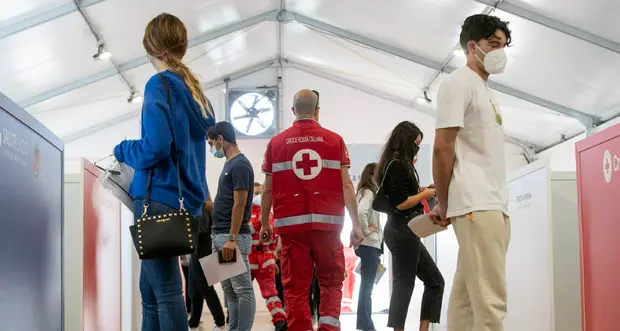 Vaccini, aperte le prenotazioni per i non trentini che lavorano qui (e presto anche i turisti)