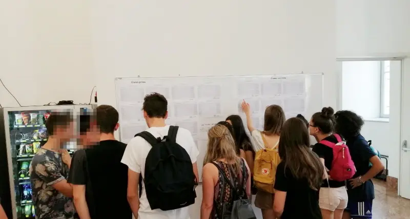 Sovrintendente scolastico e preside nei guai: accusati di aver alzato i voti al figlio del provveditore