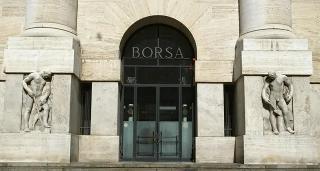 Borsa: Milano chiude piatta a +0,06%, in luce Stm
