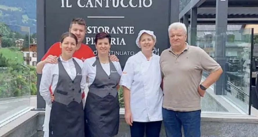 Il personale non si trova, cameriere-robot in aiuto in pizzeria a Peio: “Un incubo trovare chi vuole lavorare”