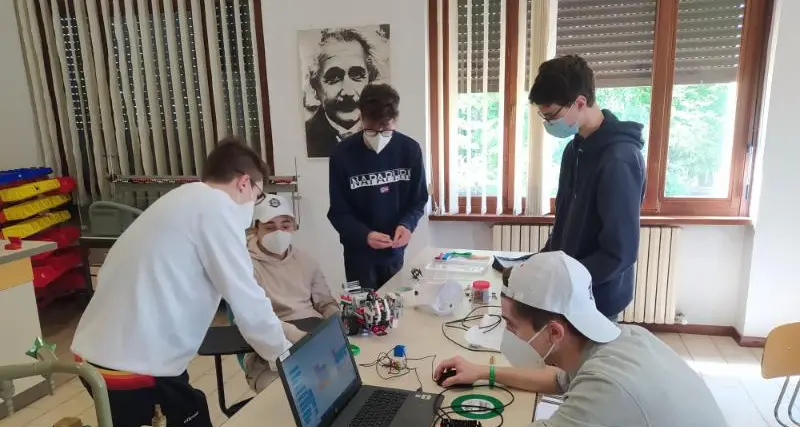 Rovereto, il robot degli studenti del Liceo Rosmini alla Academy nazionale