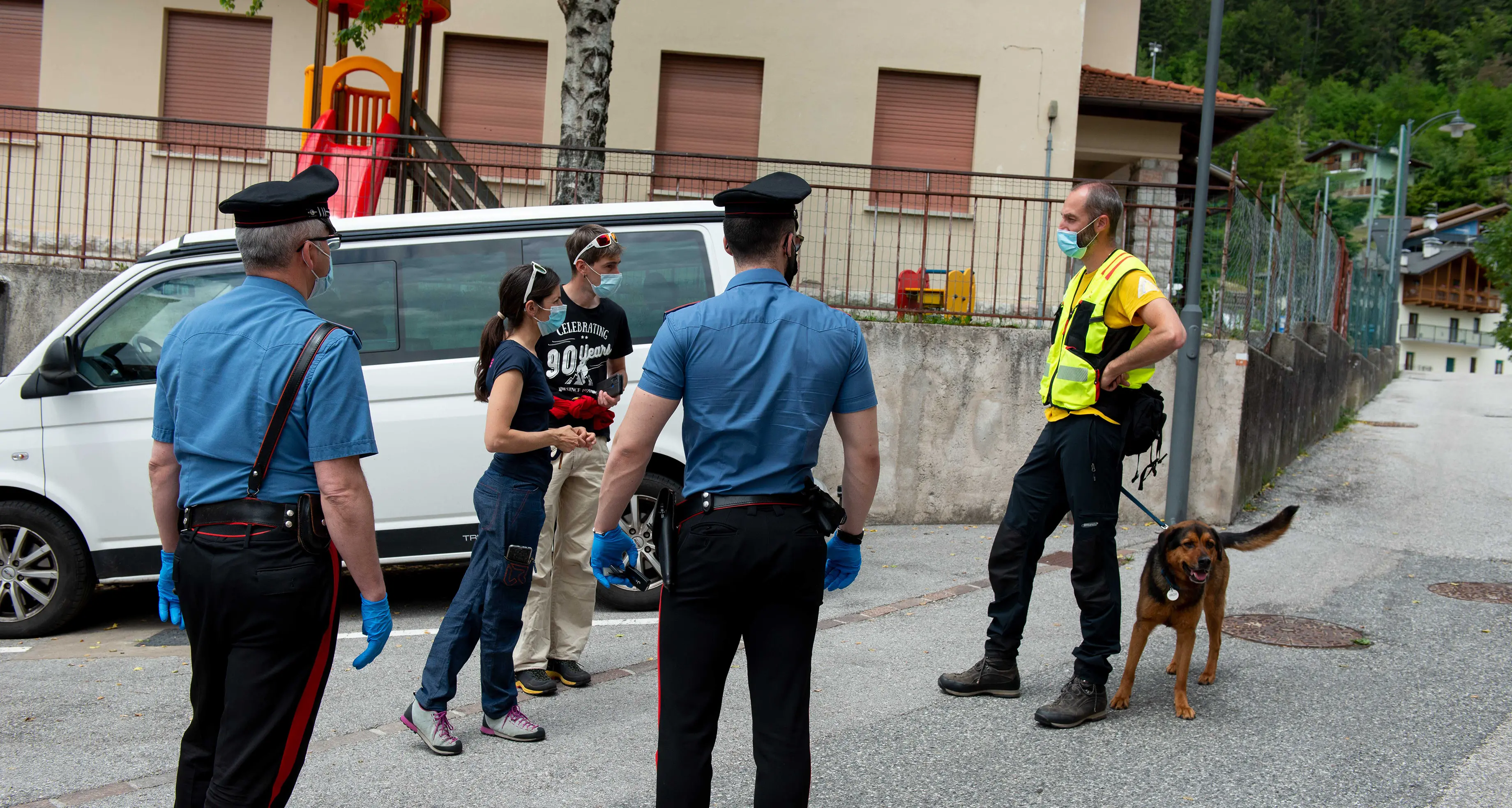 Volontaria ferita a Ranzo, arrestato un migrante: colpita con delle forbici