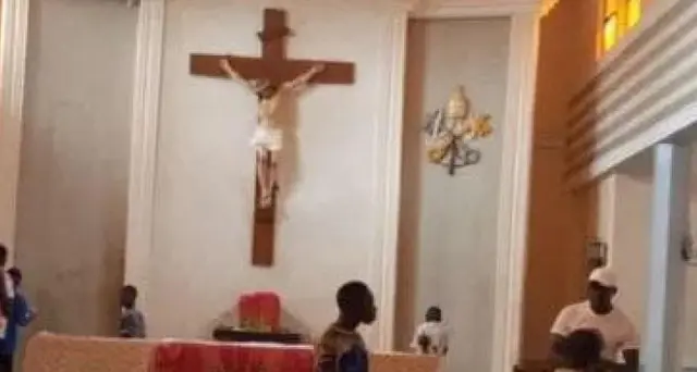 Nigeria: bilancio ufficiale massacro chiesa è di 21 morti