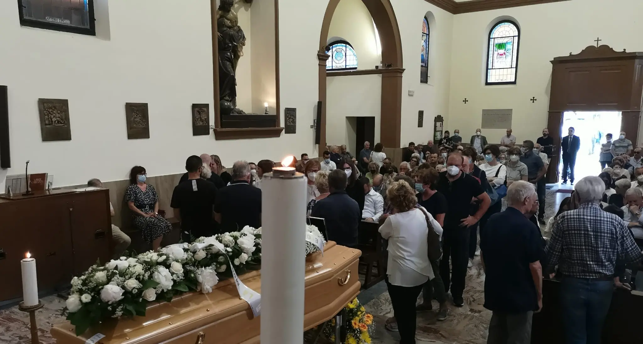 Addio a Paolo Pedrinolla, l’autista con il cuore grande: in tantissimi al funerale nella chiesa S.Francesco di Ala