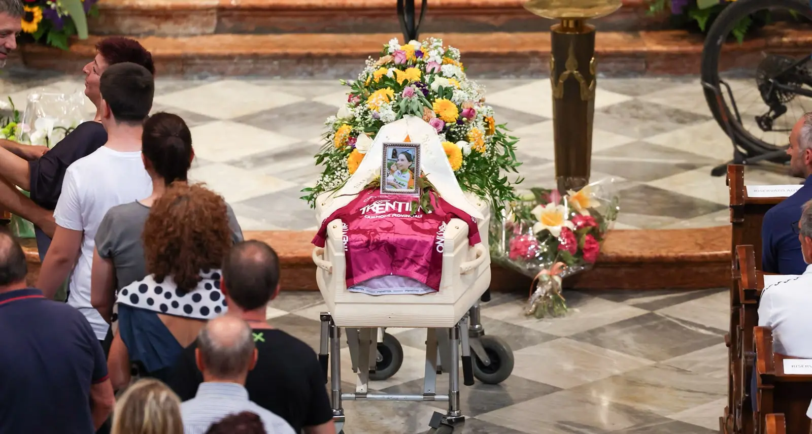«Penso al tuo sorriso per superare il dolore»: l’ultimo abbraccio ad Adele Cobelli