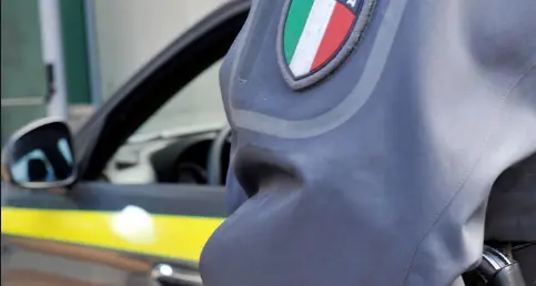 Sigarette e alcolici di contrabbando, la Guardia di Finanza di Trento ferma una \"rete\" internazionale