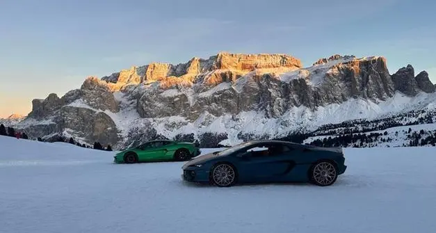 Le supercar in alta quota sulle Dolomiti, la Lamborghini: “Evento gestito da terzi»
