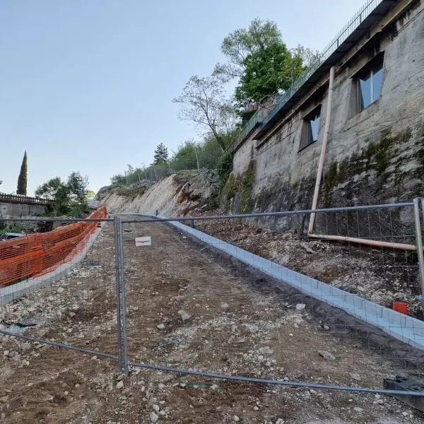 Rivoluzione a Lizzanella, ecco la \"nuova\" salita Sant'Antonio per evitare l’arco di pietra e le strettoie