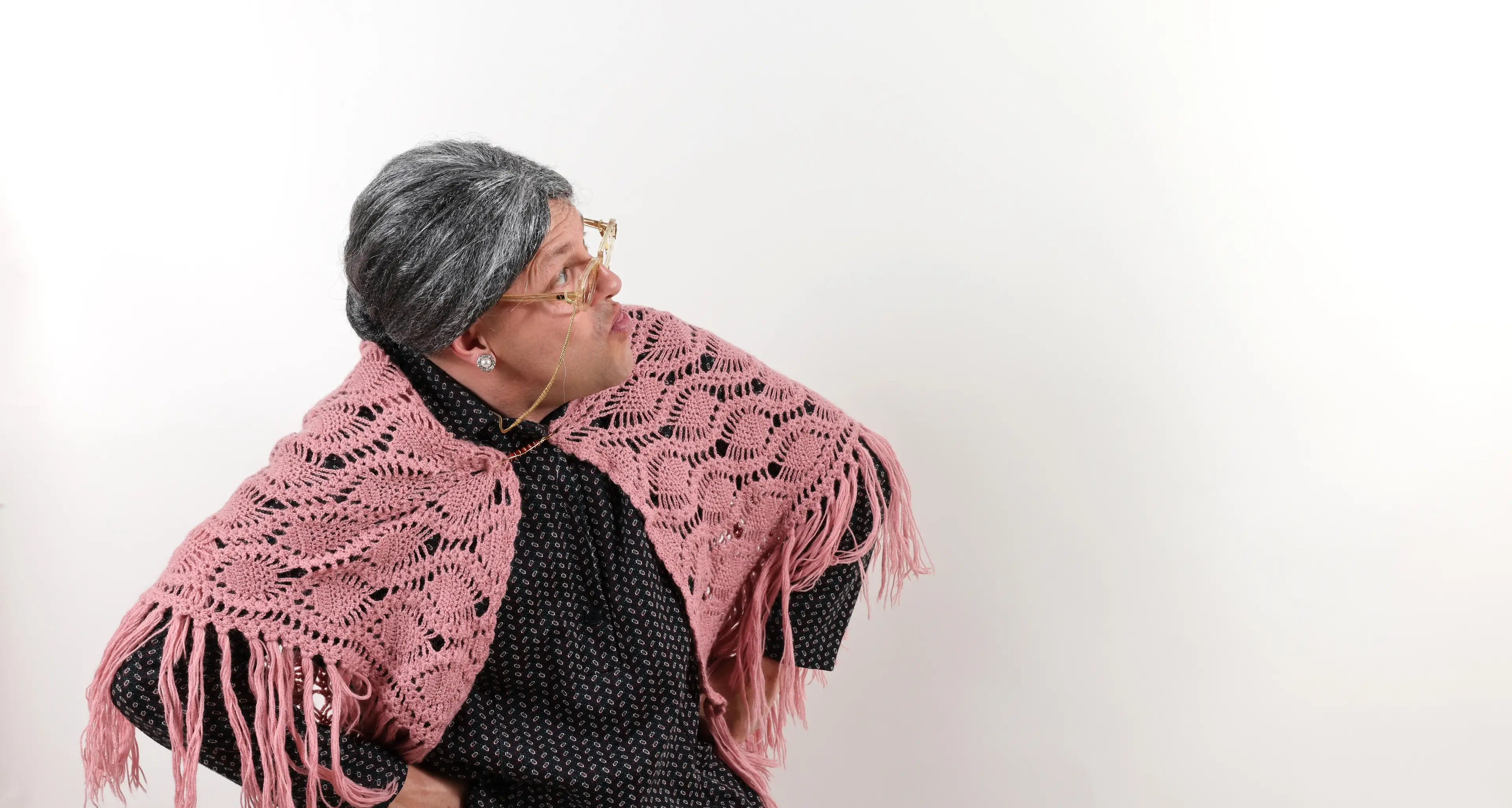 Una domenica pomeriggio tutta da ridere in compagnia della mitica Nonna Nunzia con “Una nonna di troppo”