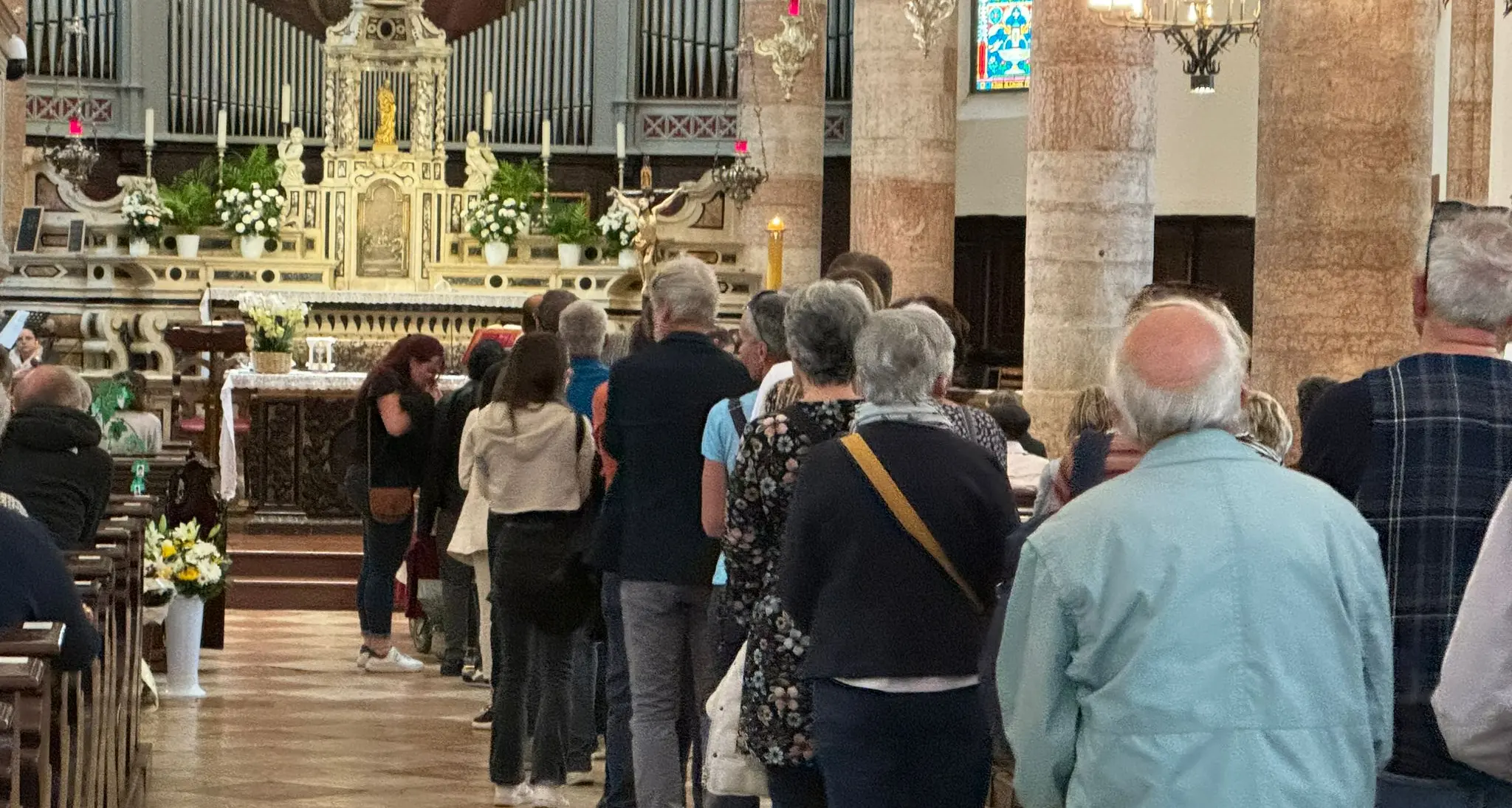 Pergine: in mille per l'ultimo addio a John Sebastian, ventiseienne morto di lavoro sul Calisio