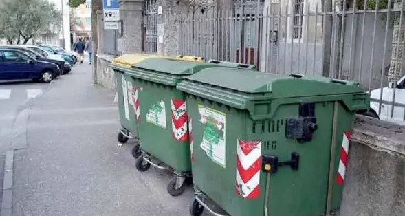 Rivoluzione nella raccolta dei rifiuti: via i cassonetti dai condomini