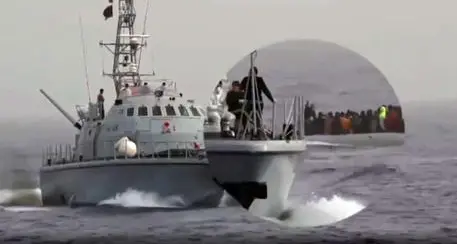 Sea Watch, picchiati dalla guardia costiera libica