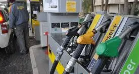 Benzina e diesel tornano a salire: il Codacons protesta