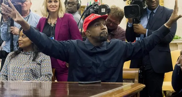 «Hitler mi piace»: bufera su Kanye West. E Musk lo sospende su Twitter
