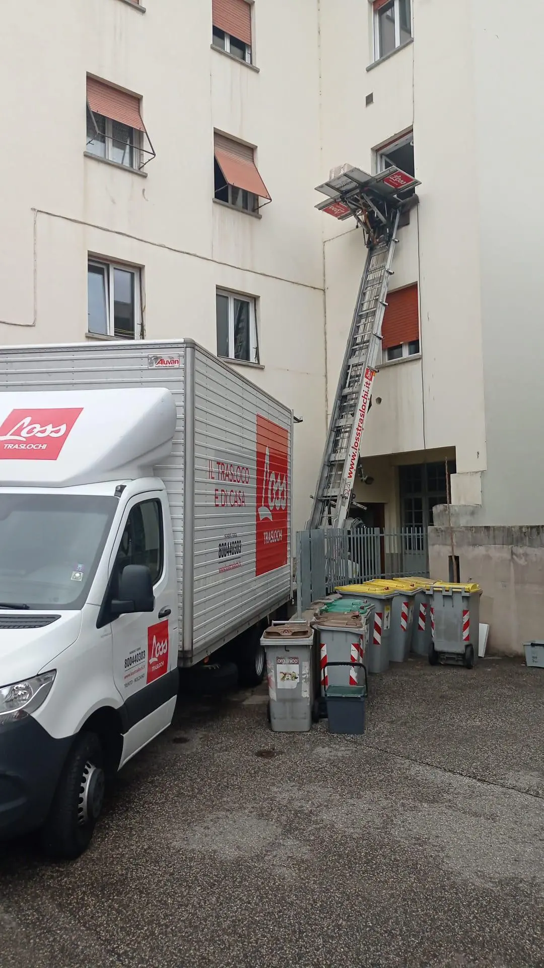 Gli sfrattati del bypass ferroviario di Trento se ne vanno: traslochi in corso