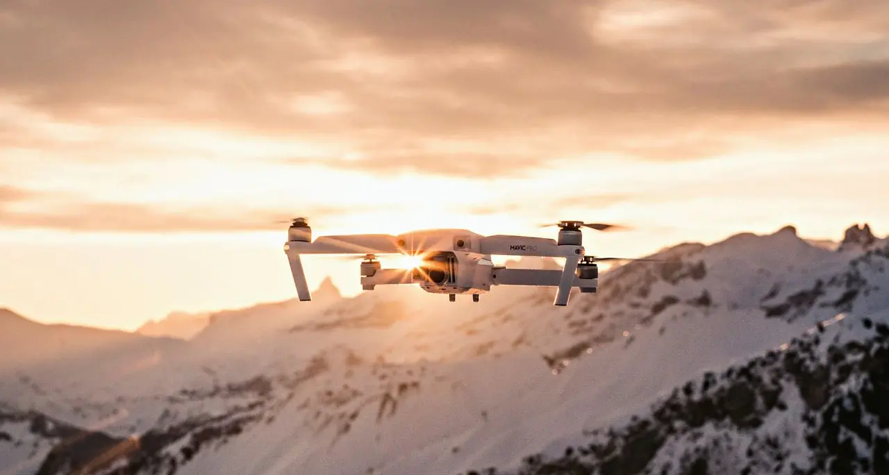Un drone per le ricerche donato al Soccorso Alpino dai familiari dell'inglese morto sul Caré Alto