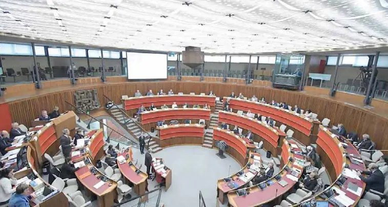 Indennità, un emendamento per cambiare: la Svp vuole stoppare l’aumento del 7,2%