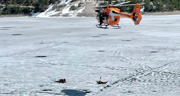 Braies, la strage sfiorata, ecco il video del salvataggio: gente in acqua con le mani alzate che chiede aiuto