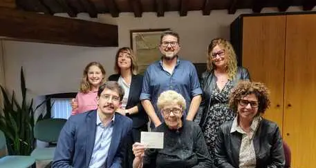 Dopo 80 anni riceve la cartolina del papà internato in Germania
