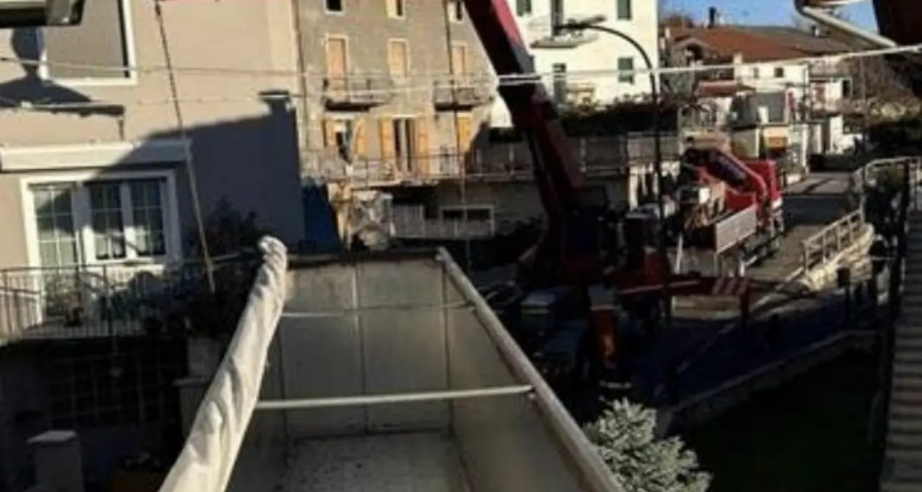 Tir bloccato a Brentonico, disagi alla circolazione per una mattinata intera