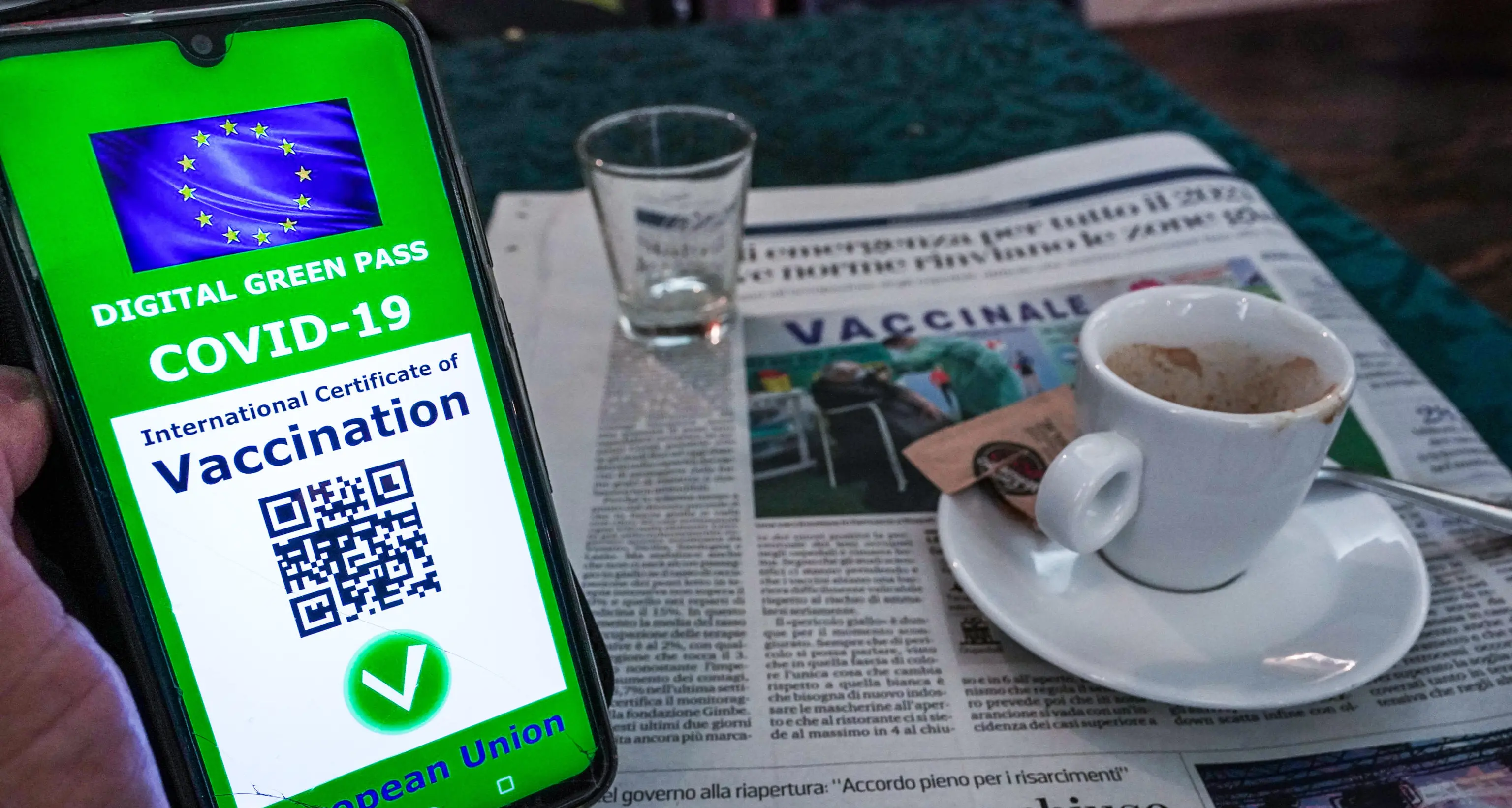 Kompatscher sta per emanare l’ordinanza Green Pass: «Serve per evitare il lockdown»