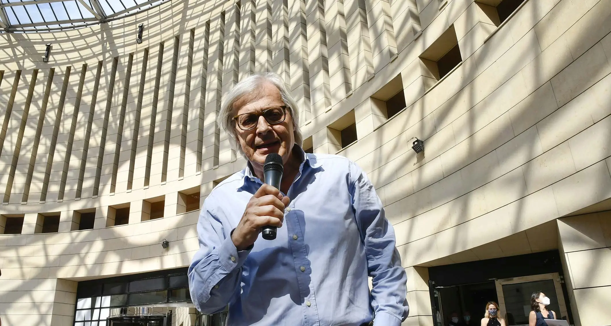 Nuovi guai per Vittorio Sgarbi: il caso del quadro del «Concerto con bevitore»