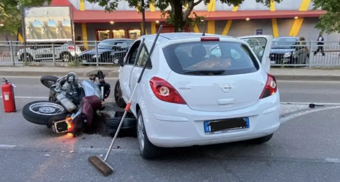 Pergine, scontro auto-moto nella serata di venerdì 24 aprile: due persone ferite