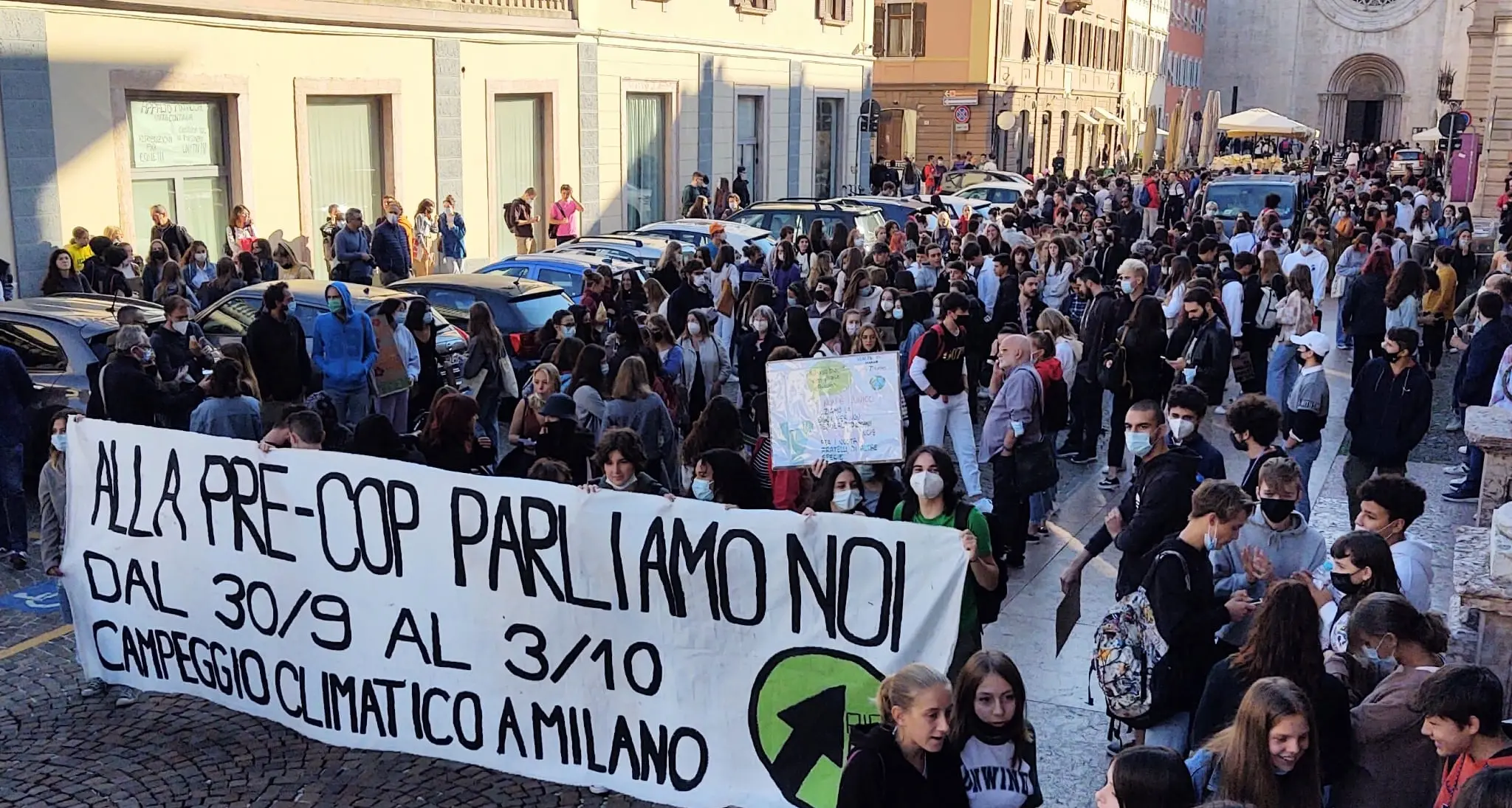 I giovani di “Fridays for future” tornano a sfilare a Trento: “Le battaglie sul clima devono unire tutti”