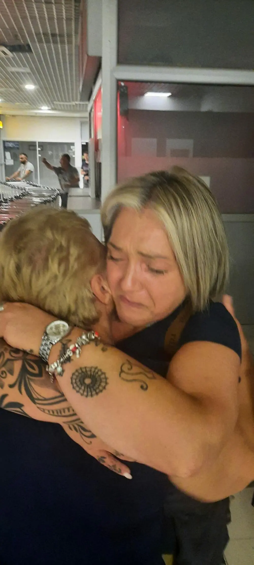 Adottata da piccola in Italia, dopo 52 anni scopre di essere di nascita serba e di avere una mamma, e la riabbraccia a Belgrado