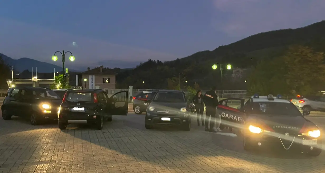 Val di Non, tre uomini fermati per spaccio: sequestrati oltre un chilo di droga, soldi e materiale esplosivo
