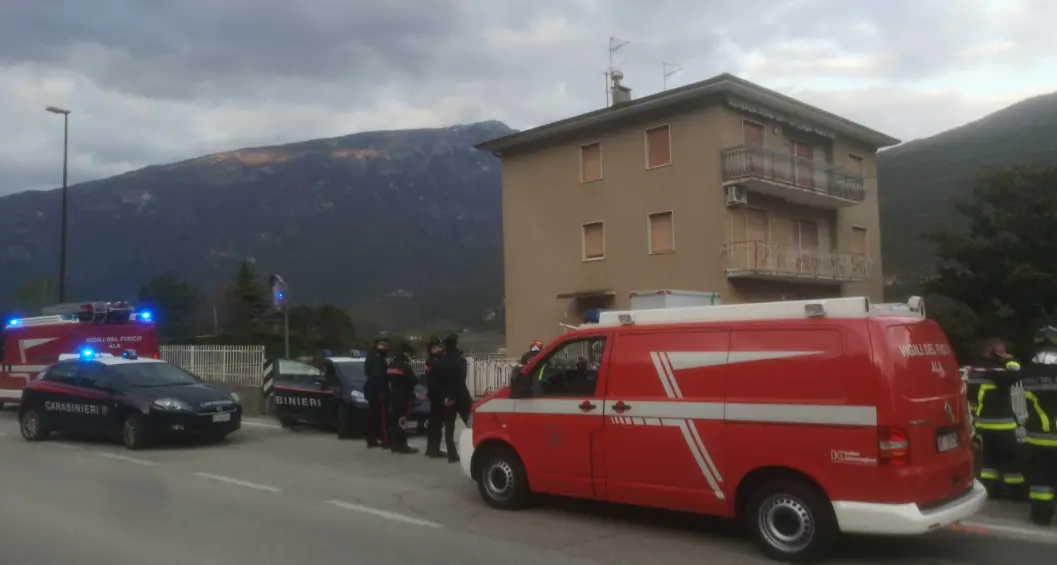 Sfugge a un posto di blocco e aggredisce i Carabinieri: ucciso a Pilcante